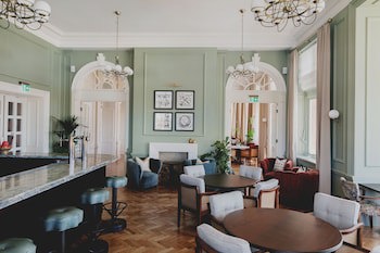 The Queens Hotel