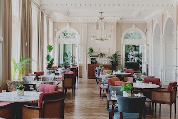 The Queens Hotel