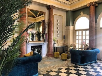 The Queens Hotel