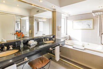 Claridge Hotel