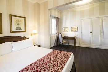 Claridge Hotel