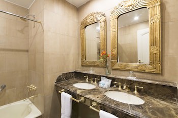 Claridge Hotel