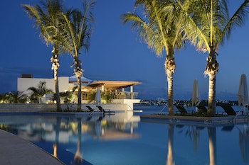 Hamilton Princess & Beach Club - A Fairmont Managed Hotel