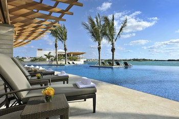 Hamilton Princess & Beach Club - A Fairmont Managed Hotel