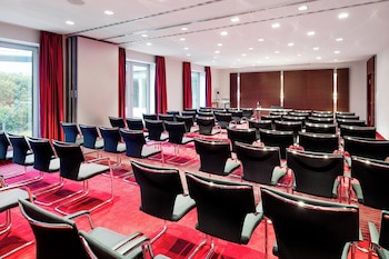 Sheraton Duesseldorf Airport Hotel galeri fotoğrafı