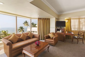 Ramada Plaza By Wyndham Palm Grove