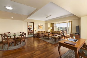 Ramada Plaza By Wyndham Palm Grove