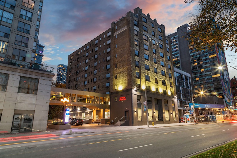 Hampton Inn & Suites by Hilton Toronto Downtown
