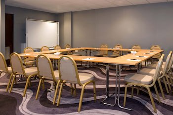 Sandman Signature London Gatwick Hotel