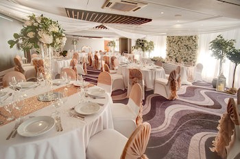 Sandman Signature London Gatwick Hotel
