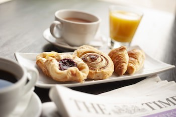 Sandman Signature London Gatwick Hotel