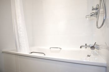 Sandman Signature London Gatwick Hotel