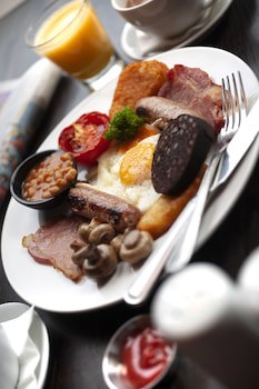 Sandman Signature London Gatwick Hotel