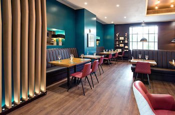 Sandman Signature London Gatwick Hotel