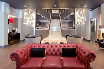 Sandman Signature London Gatwick Hotel
