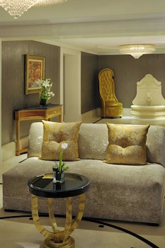 Cairo Marriott Hotel & Omar Khayyam Casino