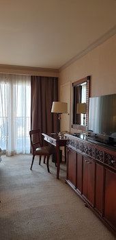 Cairo Marriott Hotel & Omar Khayyam Casino
