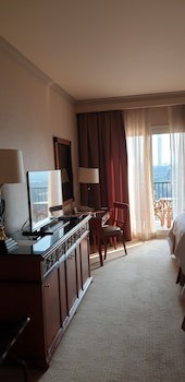 Cairo Marriott Hotel & Omar Khayyam Casino