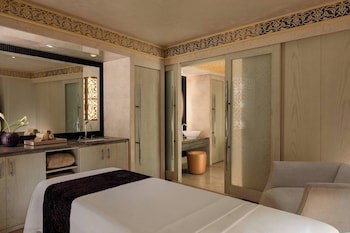 Cairo Marriott Hotel & Omar Khayyam Casino