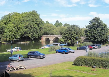 Shillingford Bridge Hotel