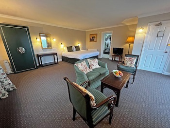 Shillingford Bridge Hotel