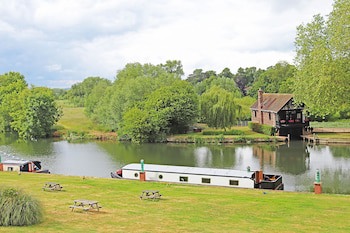 Shillingford Bridge Hotel