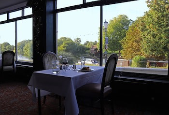 Shillingford Bridge Hotel
