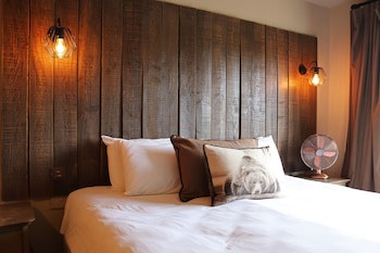 Shillingford Bridge Hotel