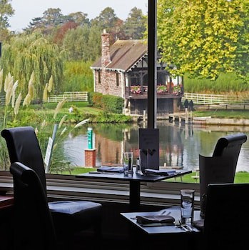 Shillingford Bridge Hotel