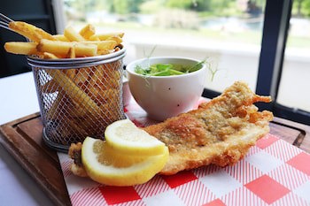 Shillingford Bridge Hotel