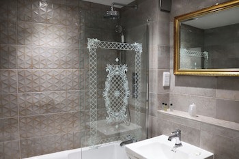 Shillingford Bridge Hotel