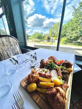 Shillingford Bridge Hotel