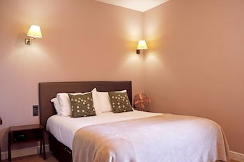 Shillingford Bridge Hotel