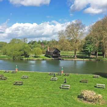 Shillingford Bridge Hotel