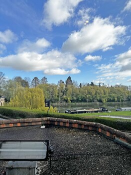 Shillingford Bridge Hotel