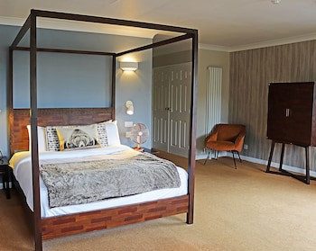 Shillingford Bridge Hotel