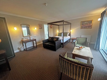 Shillingford Bridge Hotel
