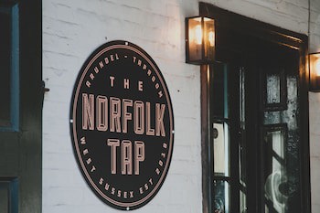 Norfolk Arms Hotel