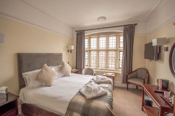 Norfolk Arms Hotel