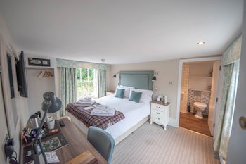 Norfolk Arms Hotel