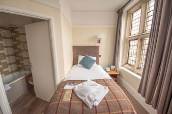 Norfolk Arms Hotel