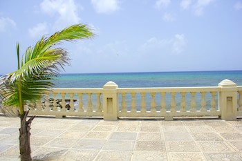 Dover Beach Hotel