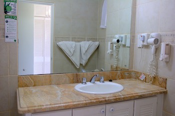 Dover Beach Hotel
