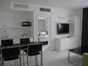Best Western Regency Suites