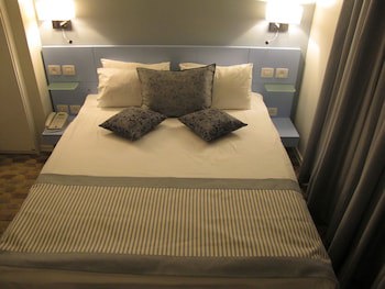 Best Western Regency Suites