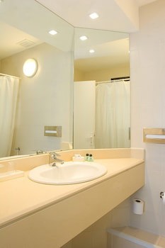 Best Western Regency Suites