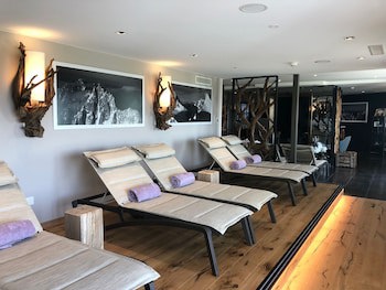 Everness Hotel & Resort