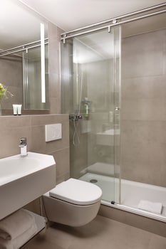 Everness Hotel & Resort