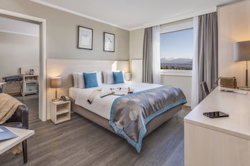 Everness Hotel & Resort