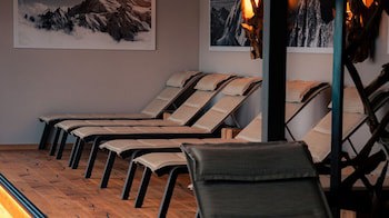 Everness Hotel & Resort